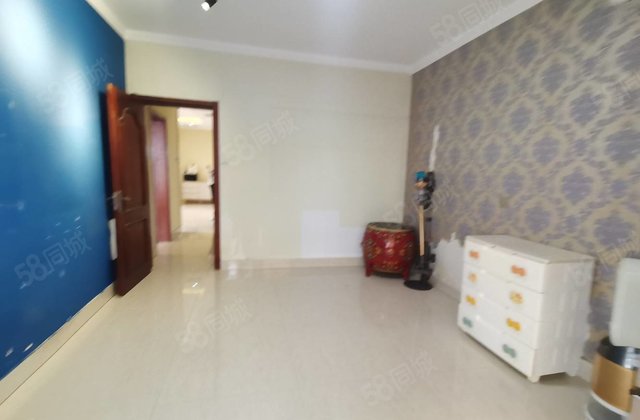 河边精装三室两卫边户月亮湾颐馨园