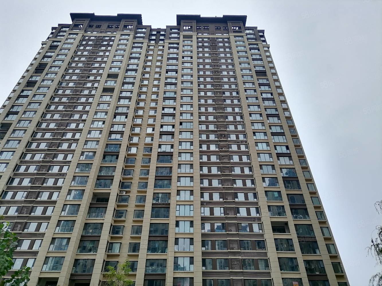 【10图】蓝山郡毛坯现房 急售 客厅通阳台两室超阳,荣盛蓝山郡-临沂58