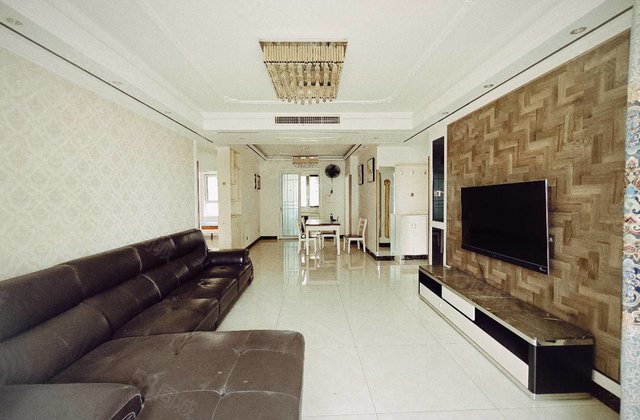 中央丽都 四室两厅两卫 带车位 免大税 中间楼层