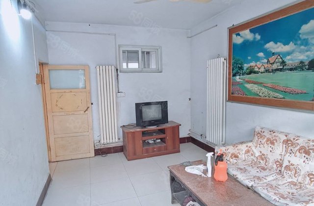 市中心兴华路上表厂家属院一楼带大院子！！带配房，看房有钥匙！