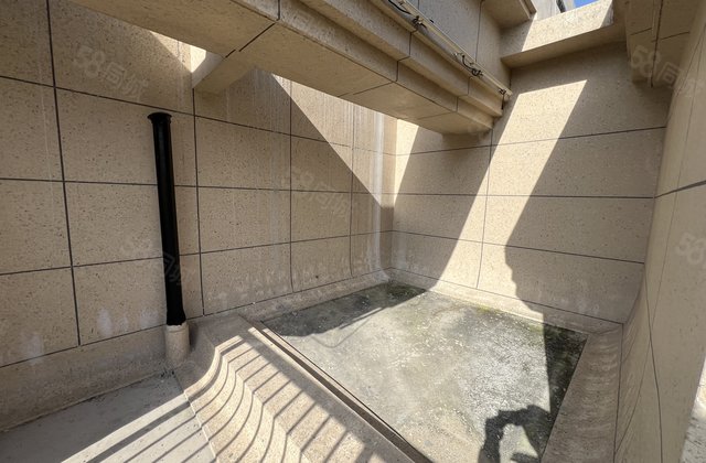 公用瑞马新天地4室2厅155㎡157万二手房图片