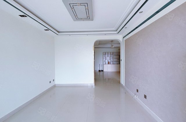 老文轩，西安交大，带车位，三室二厅。中间楼层