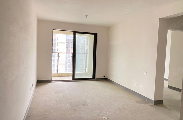 育英学区融创溪岸景园全新毛坯三房 报价180万现在直降20万