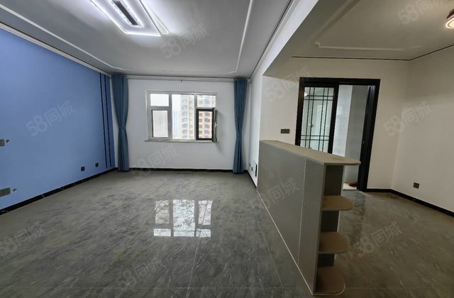 湖边电梯精装修电梯135平三室两厅两卫带车位地下室126万