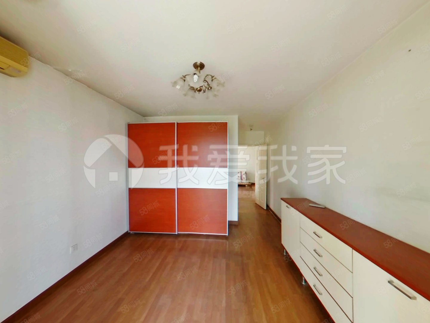 翠微嘉園3室2廳2衛(wèi)153.85㎡西南1300萬