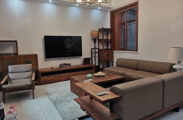 急急急东昌  两层别墅，精装修拎包入住，一楼有卧室，院子方正