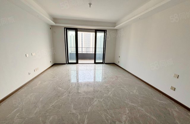 华侨城天鹅堡3室2厅145㎡137万二手房图片