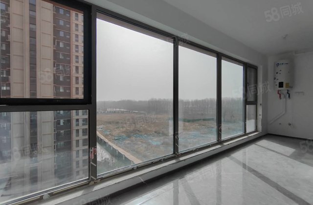 和鸣大观 一梯一户 四室 带车储 包大税 摩天轮 望岳雅园