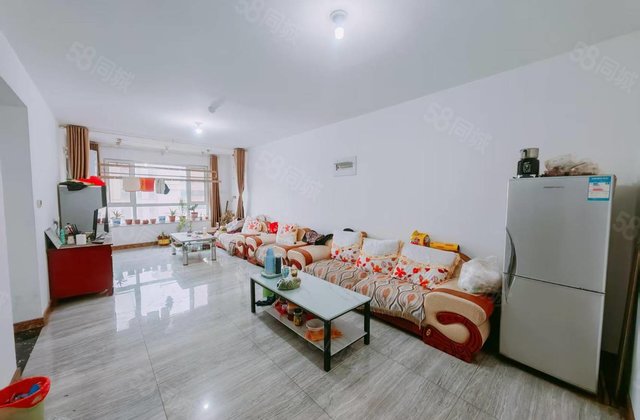 新一中三居室，送车位储藏室，随时看房，  好楼层，急售急售。