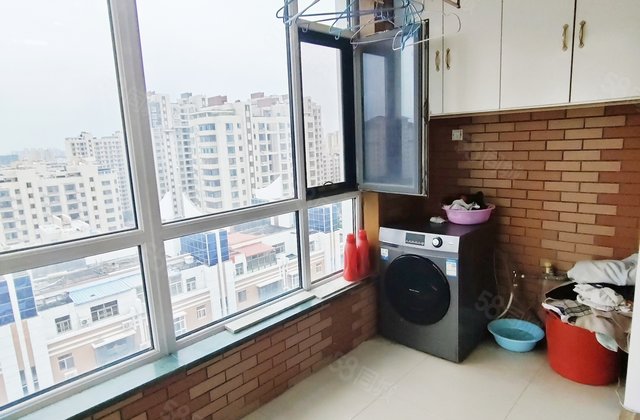 水城华府北邻星海家园带车库，免大税，中华御苑。电梯3室2卫