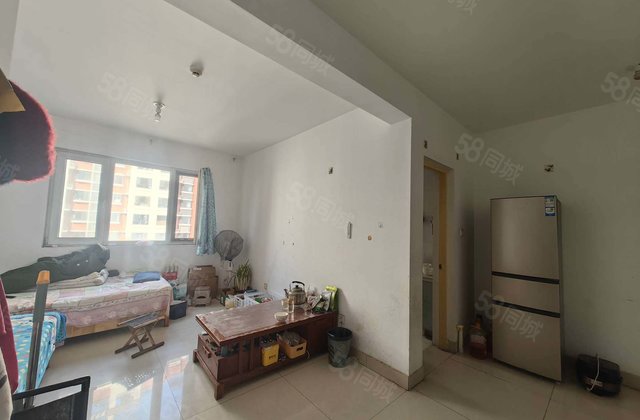 先锋社区，免大税，中间好楼层，免大税送地下室