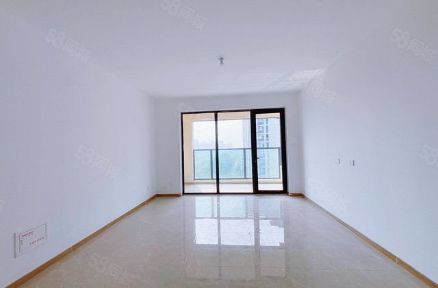 合适一套   旁边，新房未住，三叶草户型，带车位地下室