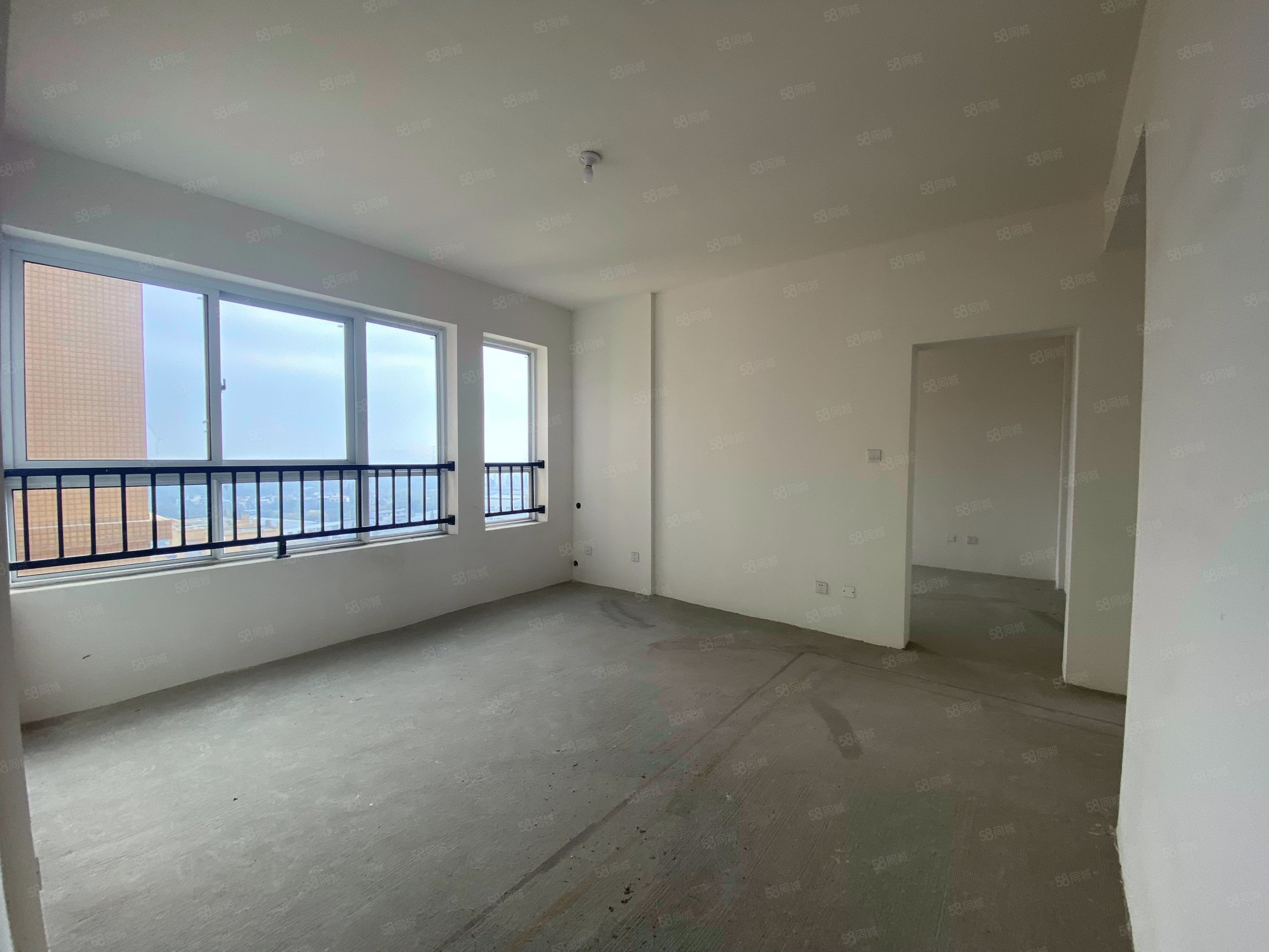 春天里3室2厅1卫89.2㎡东42万