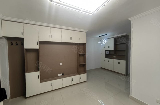 羡林苑。文轩总部。送储藏室。婚房精装。有钥匙。房东  诚心