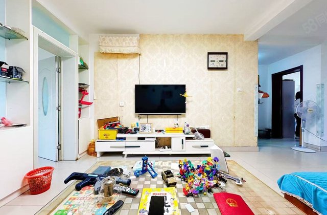 商品房 精装好房 刚需小三居 交通便捷 高楼层视野无遮挡