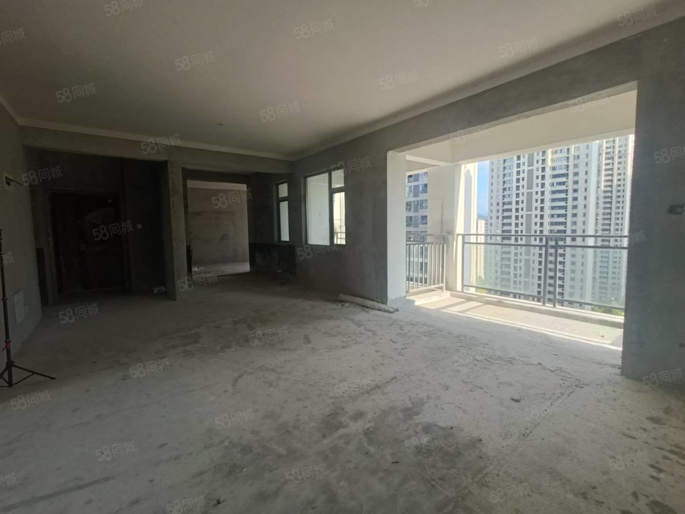 德和领秀广场4室2厅3卫180㎡南北160万