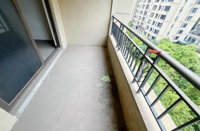 龙湖拉特芳斯4室2厅122㎡108万二手房图片