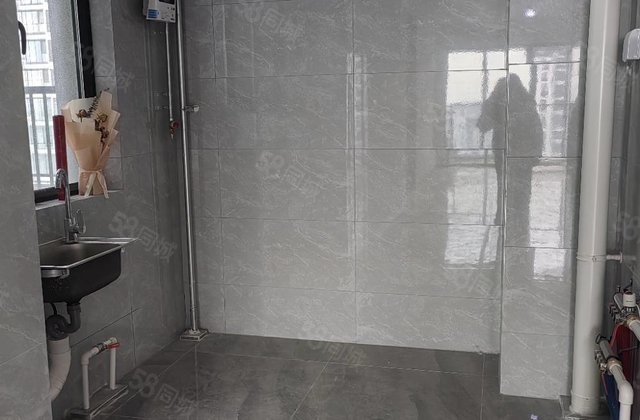 带车位，城市芳华，双阳台，全明户型。