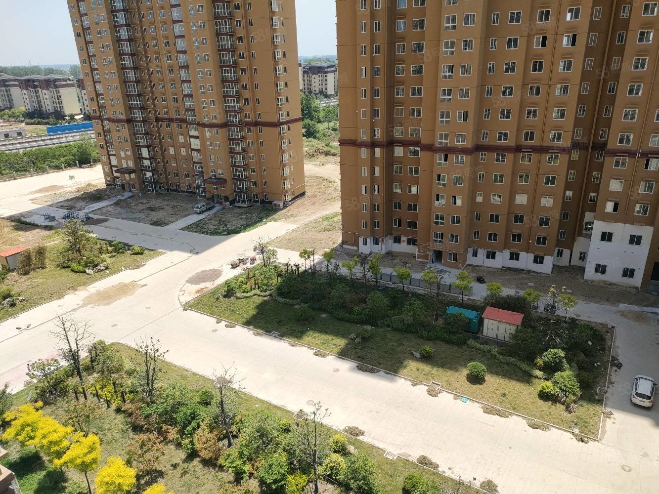 水岸花园10层东户南北通透现房随时装修入住三室两厅两卫