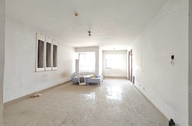 运河旁月亮湾D区商品房90万三室两厅两卫送车位储藏室