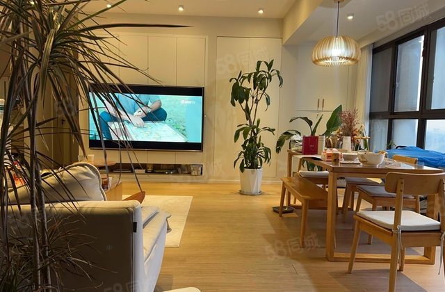 鹭湖宫8E东区3室2厅117.5㎡138万二手房图片