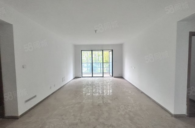 急售！单价7开头小高层三叶草户型 三室两卫双阳台 送车储