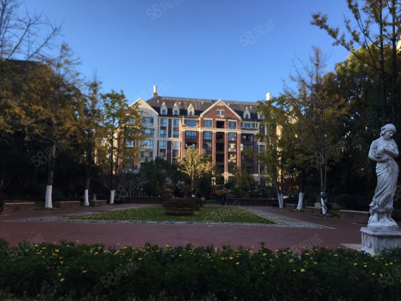 俊发九夏云水5室2厅4卫281.23㎡南北680万