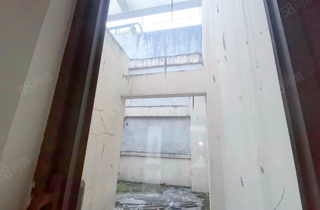 融创爱丽舍庄园(别墅)4室4厅185㎡136万二手房图片