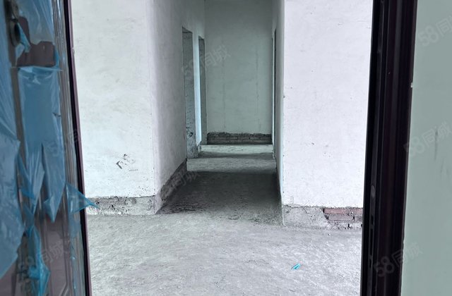 金康广场4室2厅136.12㎡34万二手房图片