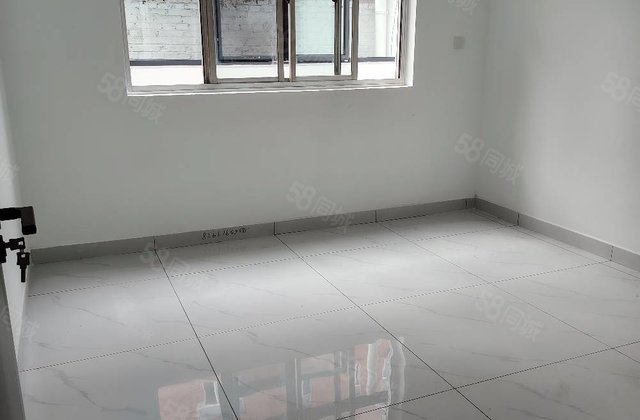 东，昌，中，学！家属院一楼带院，独立入户大门！带两间门面房！