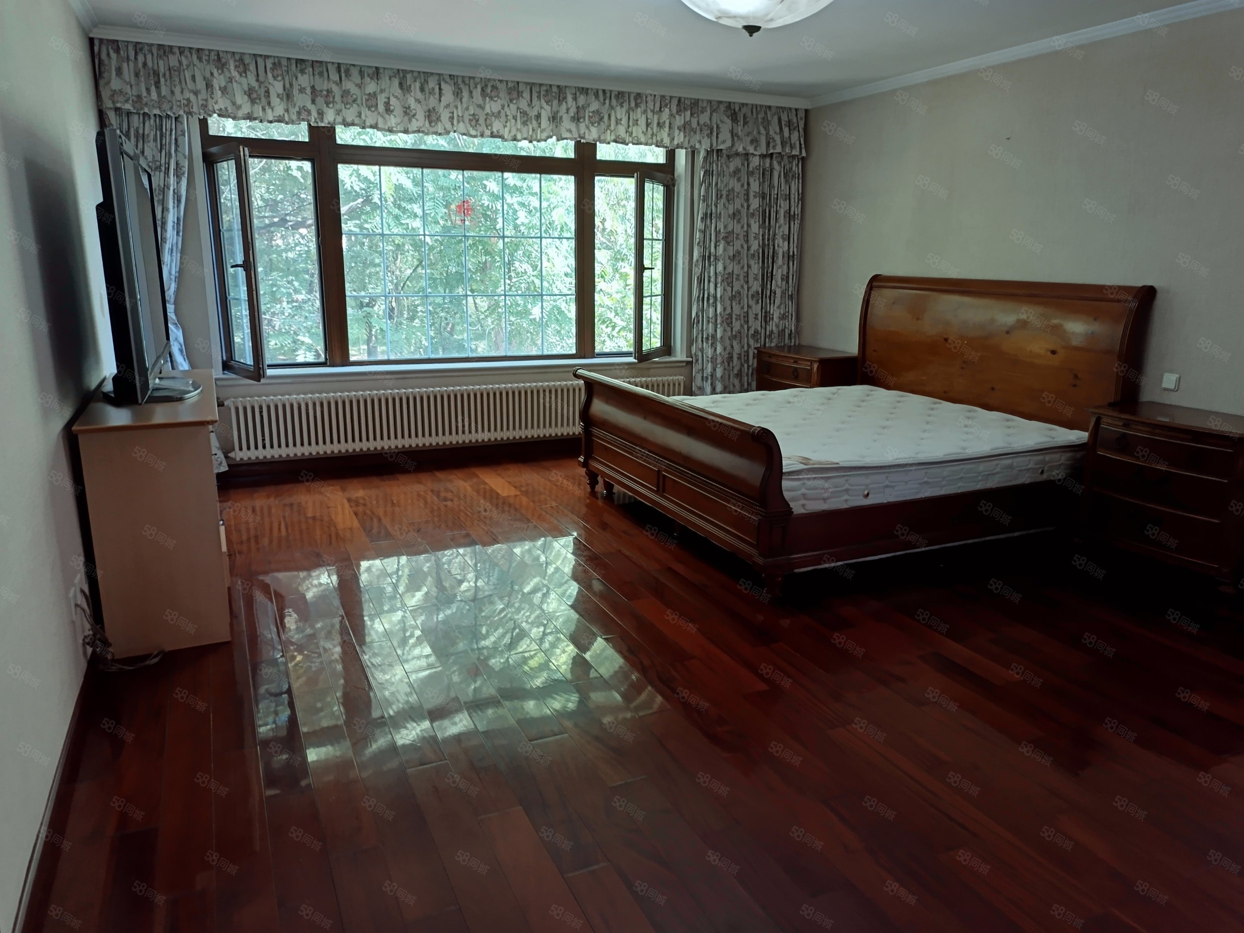 碧水莊園5室2廳4衛(wèi)303㎡南北1700萬