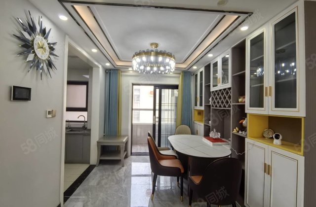 急售东边户三叶草户型送母子车位精装修拎包入住 新小区绿化好