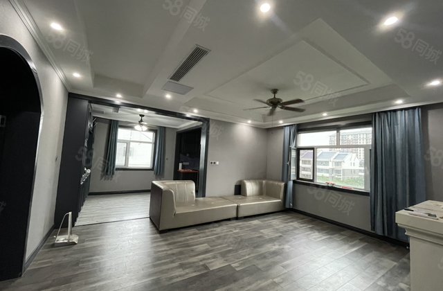 海德公园洋房，136平165万免大税，送车位储藏室