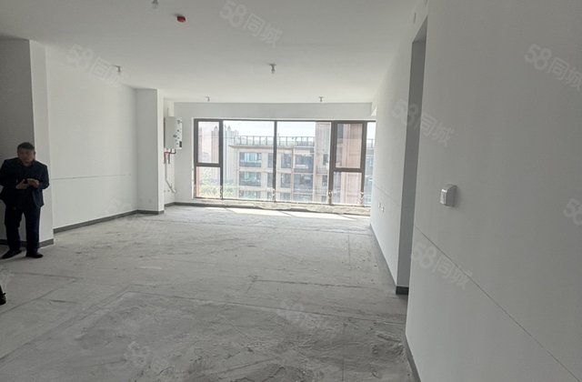 和鸣大关小高层 4室可观景植物园附近 带车位和储藏室