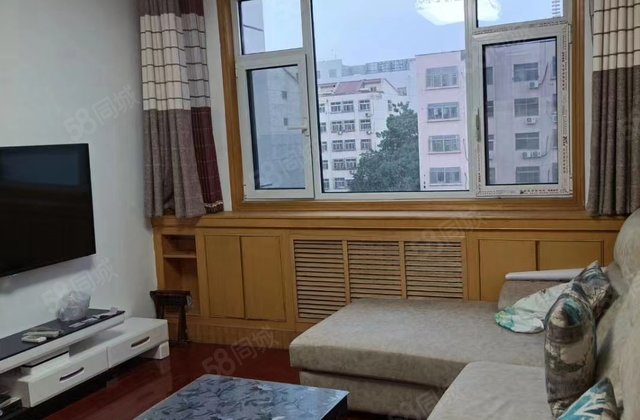 ! 近医院 小三居 商圈成熟 南北通透 诚信出售