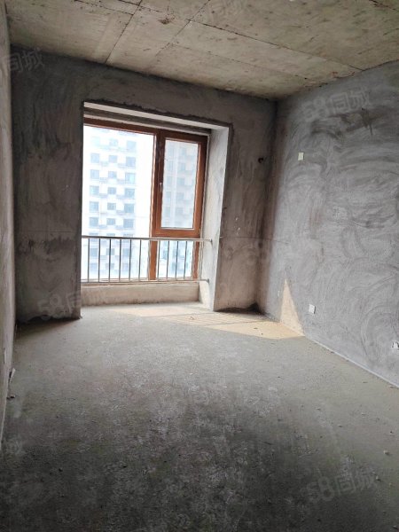 山水林语4室2厅2卫258㎡南北130万