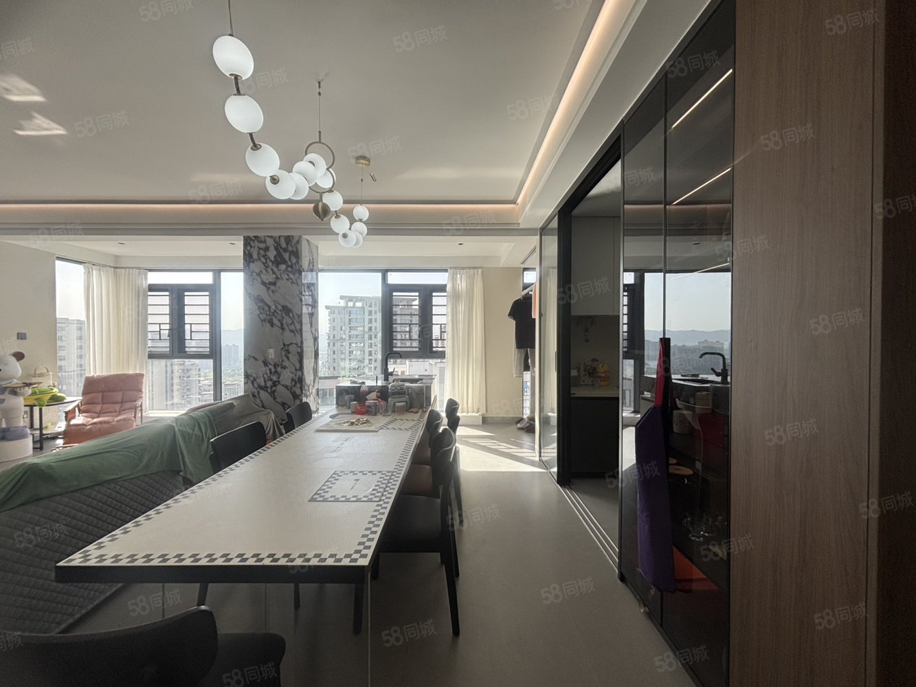 德和领秀广场5室2厅3卫172㎡南北220万