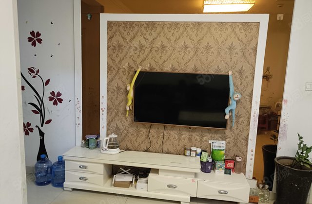 锦绣家园 中间楼层采光好， 看房随时，送家具，家电房东直卖