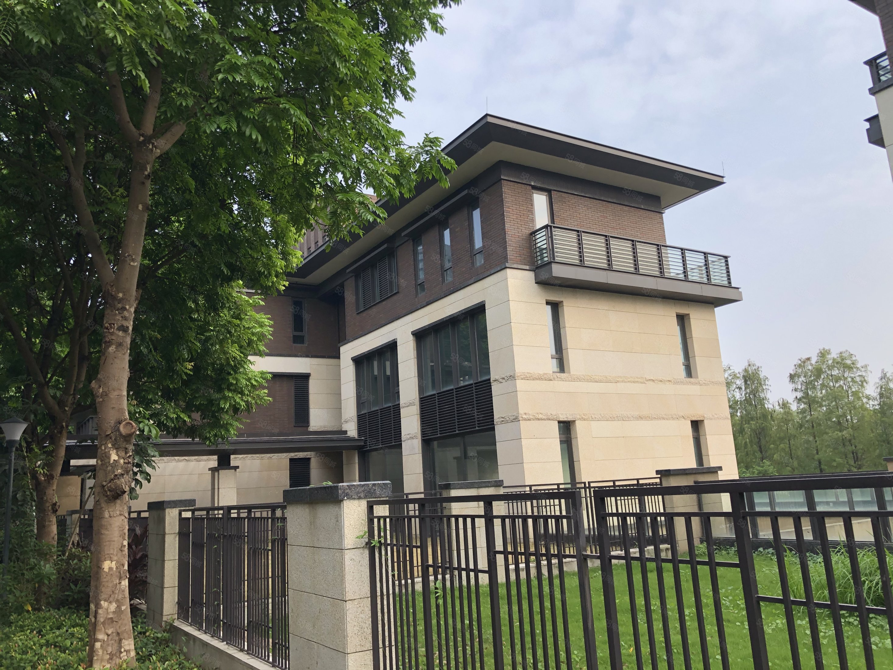 华侨城天鹅湖(别墅)7室2厅6卫1888㎡南7500万