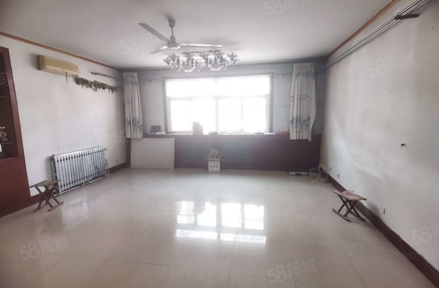 电业局五院 带车库四室朝阳 大双阳台 看房有钥匙