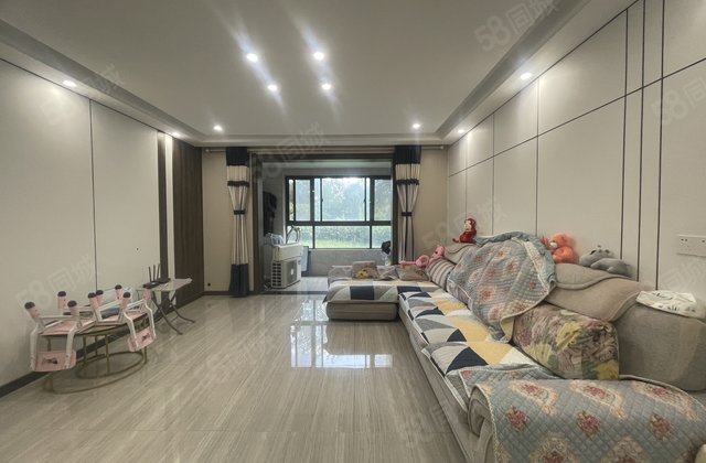 绿地璀璨天城3室2厅132.15㎡72.8万二手房图片