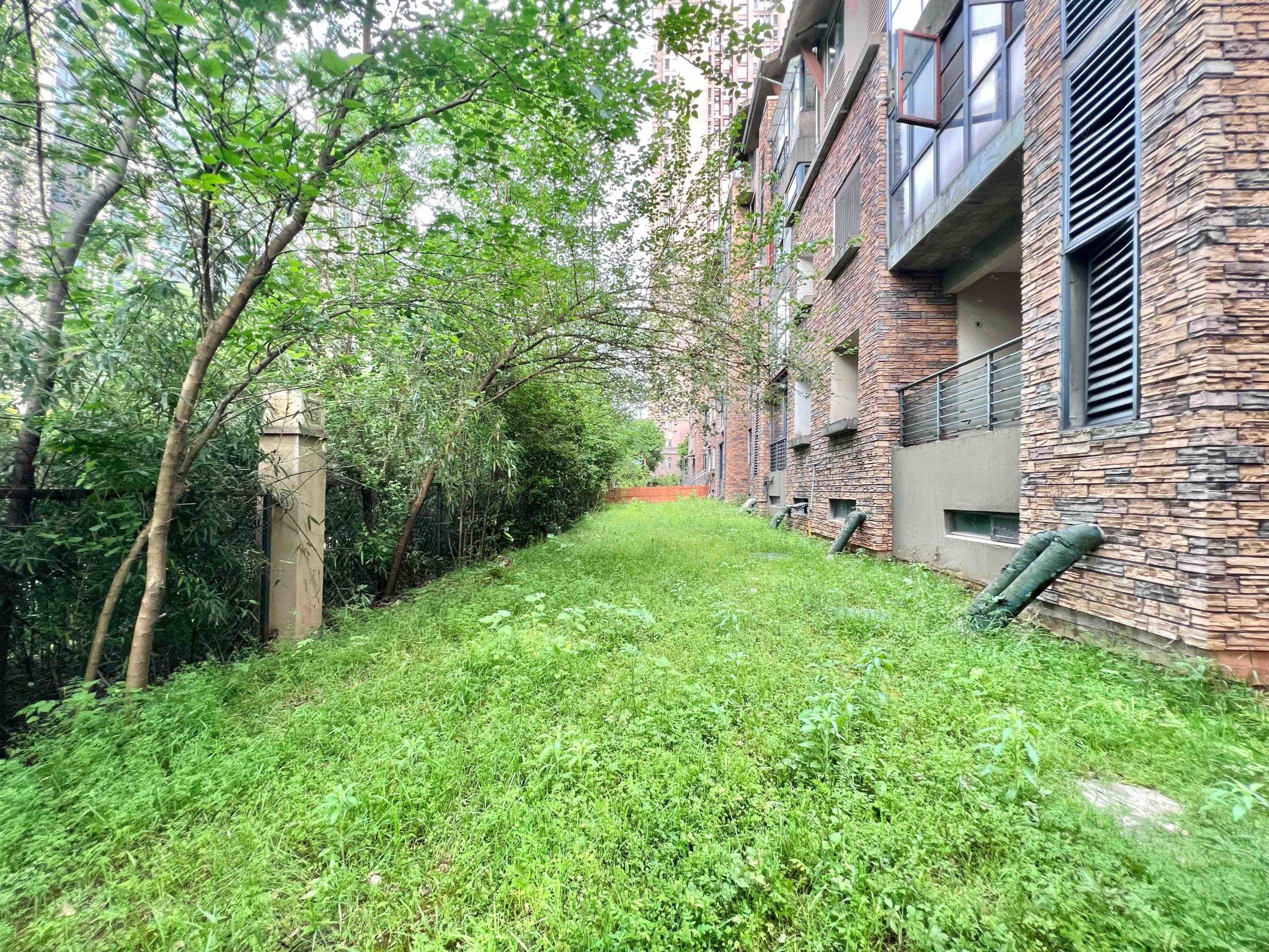 带200平私家院子! 湘银星城电梯洋房,上下2层,带车位