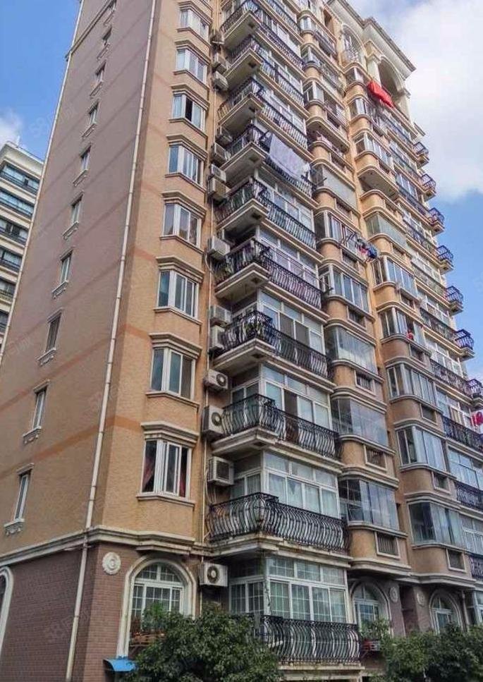 黄兴公寓3室2厅2卫136.79㎡南北1050万