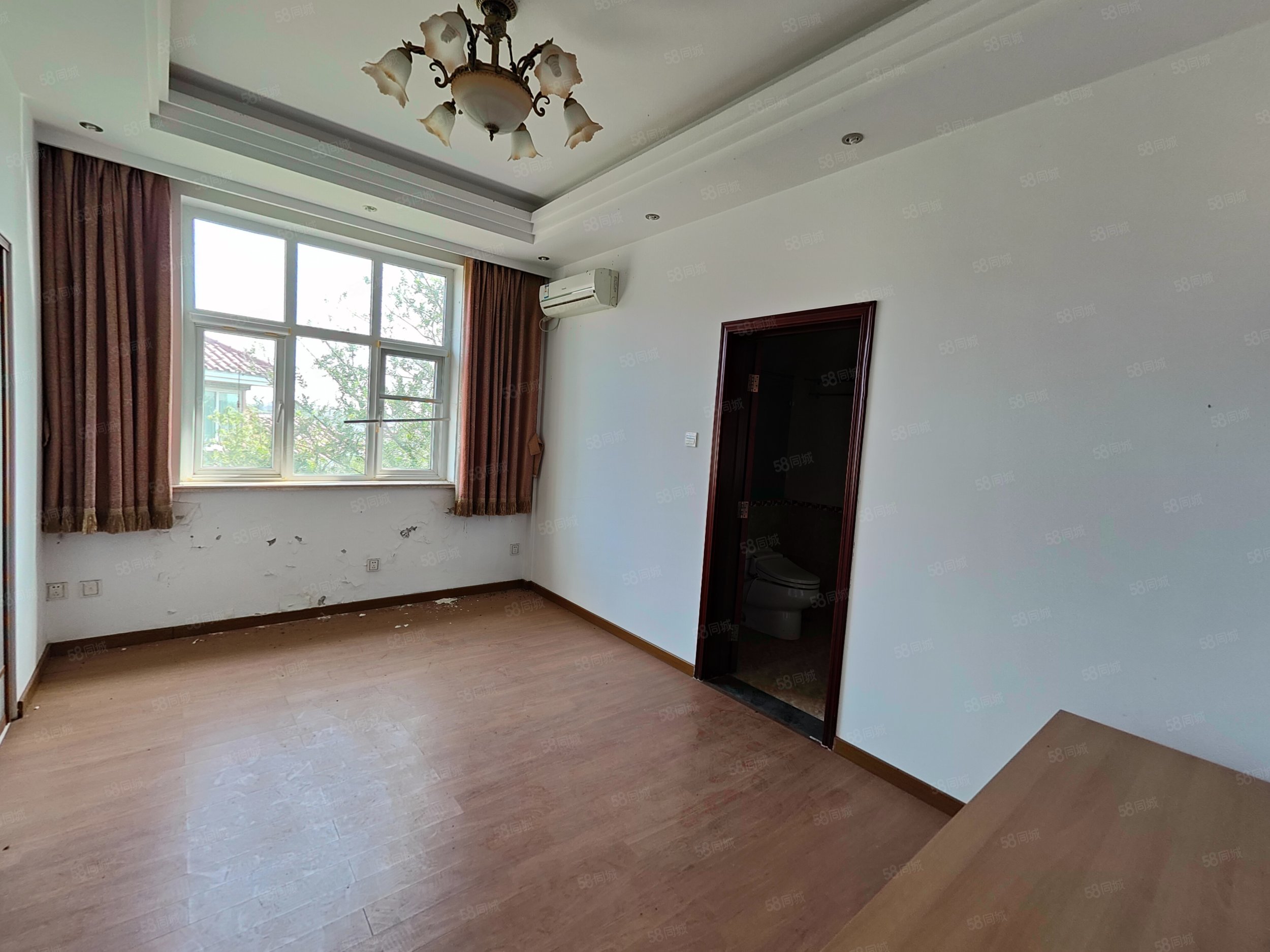 鴻翔花園(別墅)6室4廳5衛(wèi)320.15㎡南北780萬