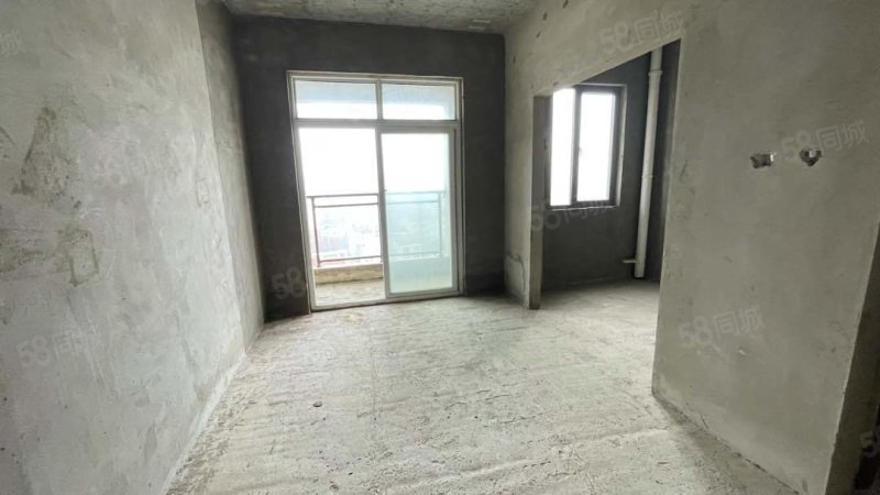 都市华府3室2厅2卫128㎡南北65万