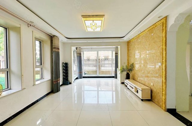 徒骇河旁御景王宅精装一楼带大院子带车位地下室免 大税