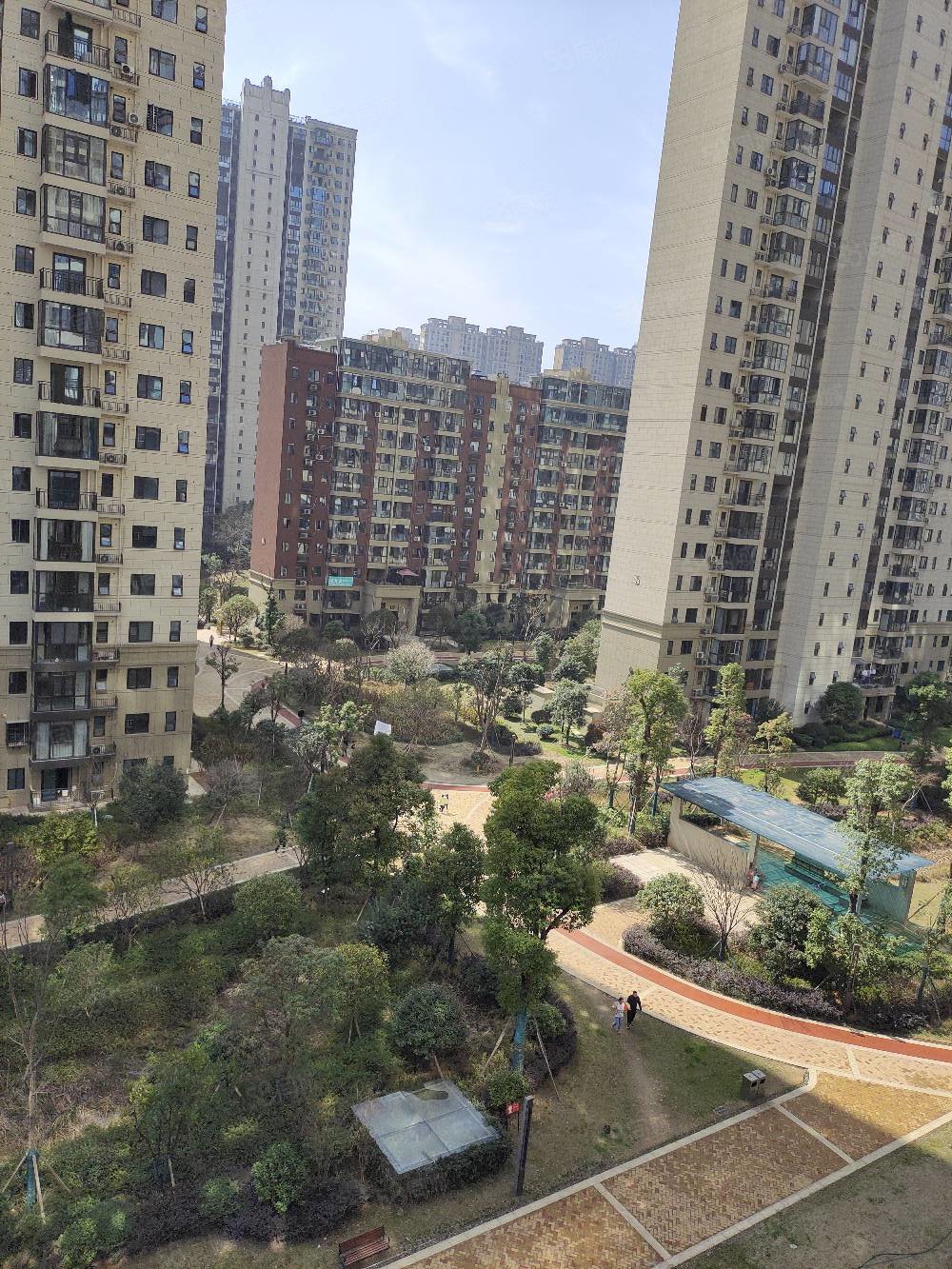 跳楼价新华联梦想城业主自己装修的采光极好价格可谈