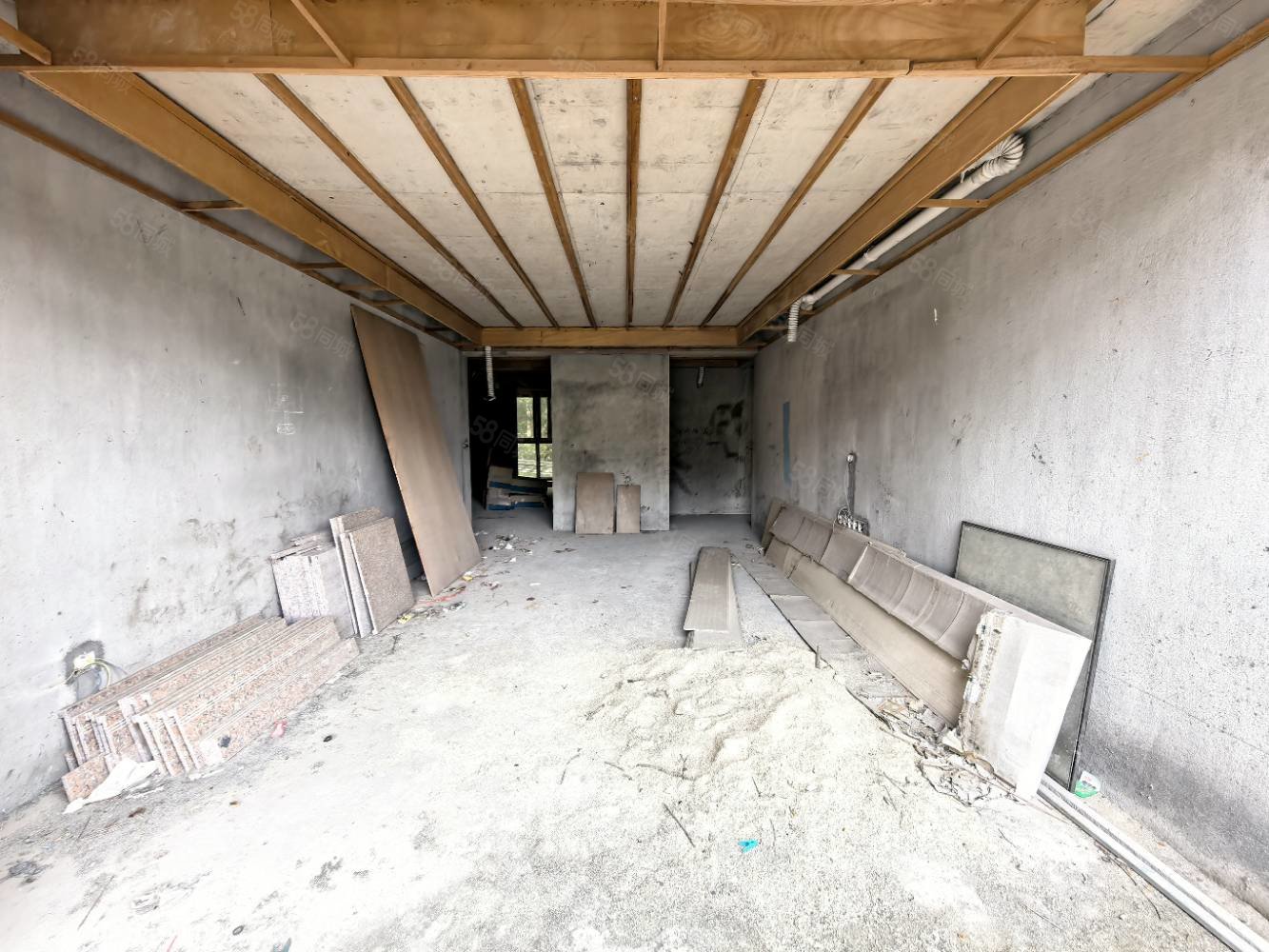 北湖湾8室2厅5卫215㎡南北200万