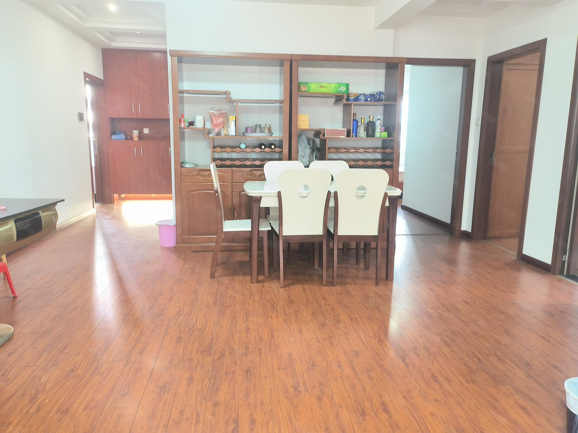 国瑞蓝山郡3室2厅2卫128.5㎡南北71万