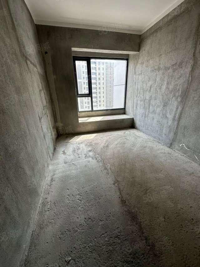 德和领秀广场3室2厅2卫110㎡西85万